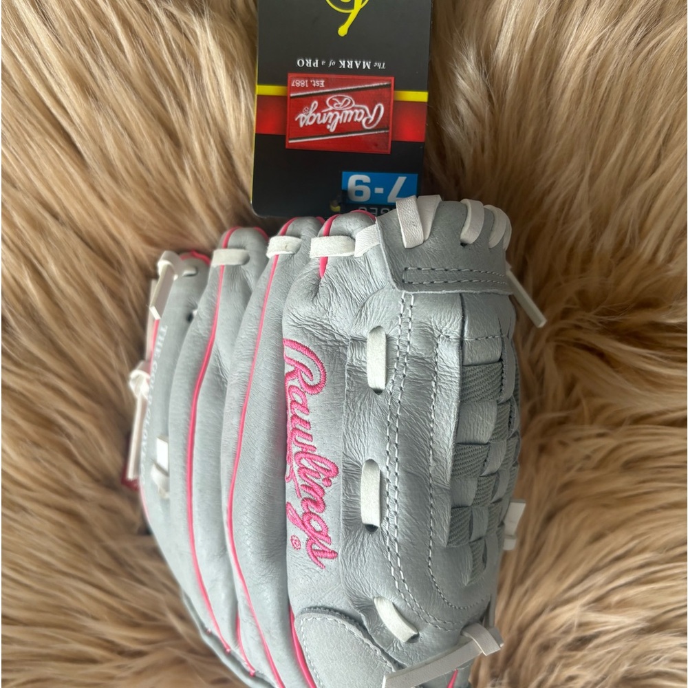 RAWLINGS SOFTBALL SURE CATCH GLOVE.
